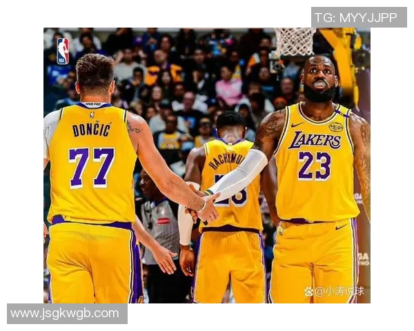 洛杉矶湖人队与掘金的激烈对决揭示季后赛争夺的关键时刻